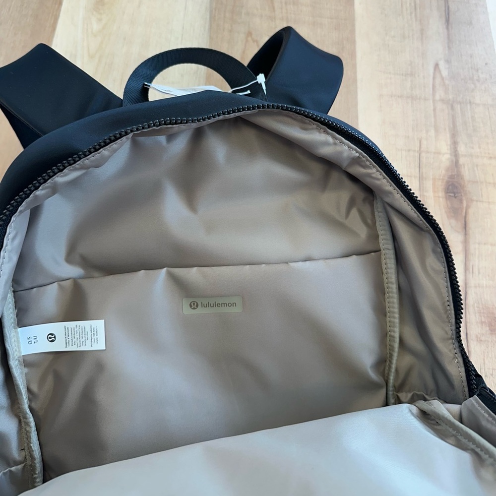 lululemon athletica Everywhere Backpack Black ๐NWT๐ - Picture 3 of 3